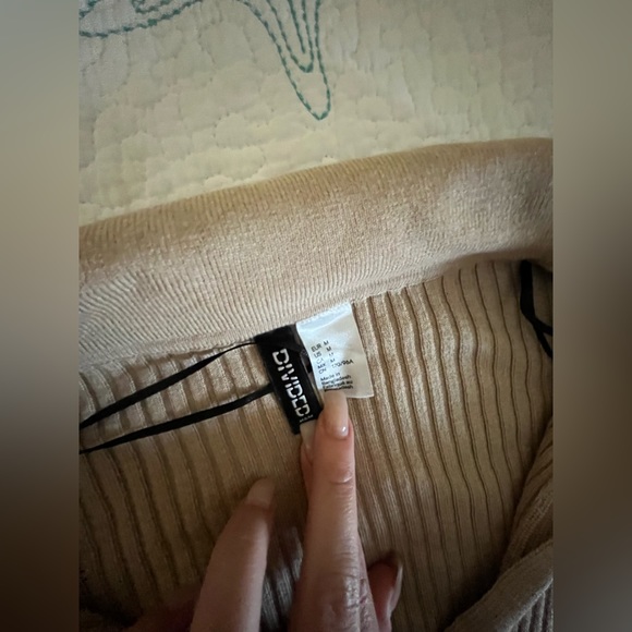 H&M Cropped Sweater/Long Sleeve - Picture 3 of 3